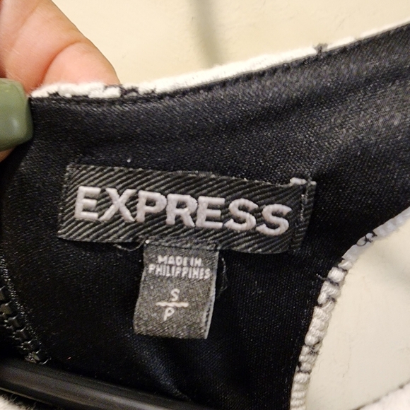 EXPRESS Women's Black Of White Sleevesless Back Zip Tank Top Size S - Picture 3 of 8